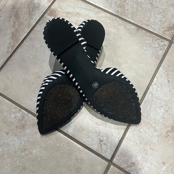 Black and white stripe flats. Size 7. BCBG generation - Picture 3 of 3